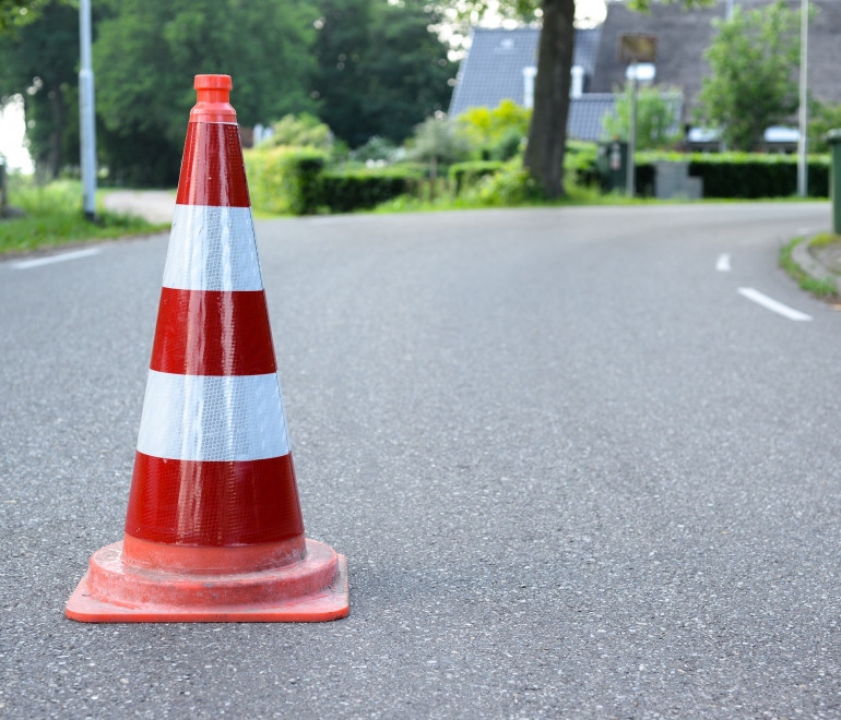 Travaux de réparation d'une borne d'incendie sur le boulevard Saint-Germain