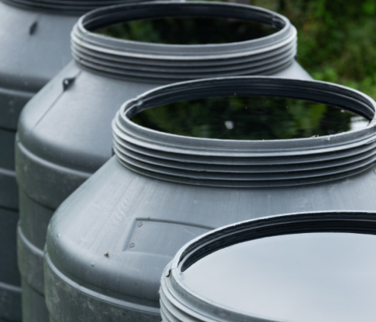 Distribution de barils récupérateurs d'eau de pluie