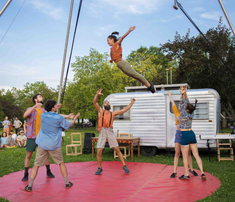 Éphémère, un cirque sous les nuages